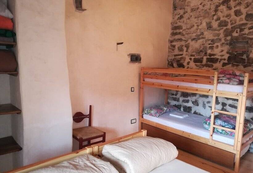 이코노미 쿼드러플룸(공용 화장실), Mas Rural El Negre