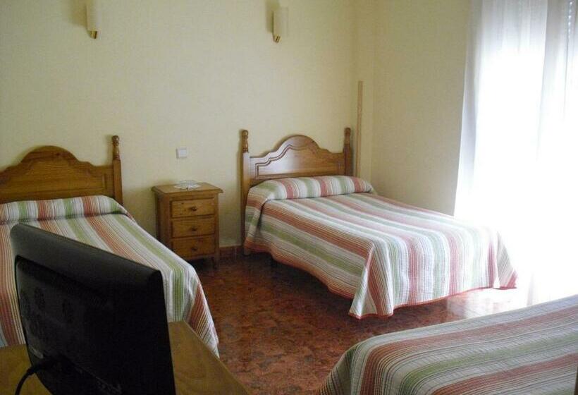 חדר סטנדרט לשלושה, Hostal Sunami