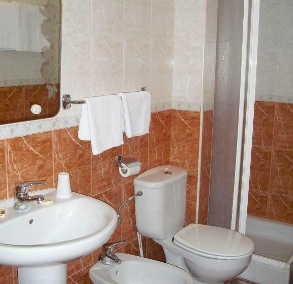 Номер Стандарт Трехместный, Hostal Sunami