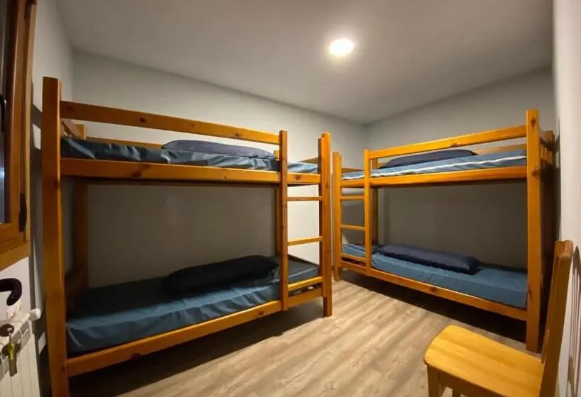 اتاق استاندارد چهارنفره با سرویس بهداشتی مشترک, Albergue Pereiro