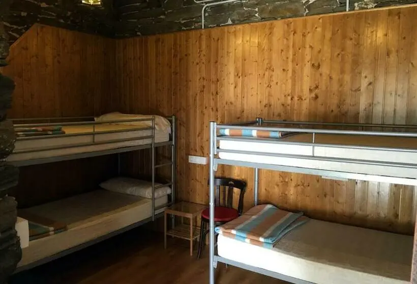 اتاق استاندارد چهارنفره با سرویس بهداشتی مشترک, Albergue San Lázaro