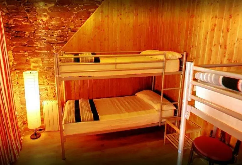 اتاق استاندارد چهارنفره با سرویس بهداشتی مشترک, Albergue San Lázaro