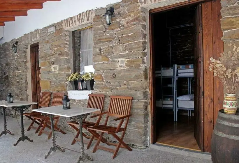 اتاق استاندارد چهارنفره با سرویس بهداشتی مشترک, Albergue San Lázaro