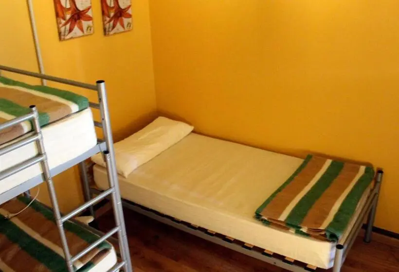 اتاق استاندارد سه تخته با سرویس بهداشتی مشترک, Albergue San Lázaro