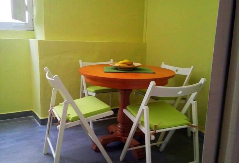 标准单人间共用浴室, Albergue San Lázaro