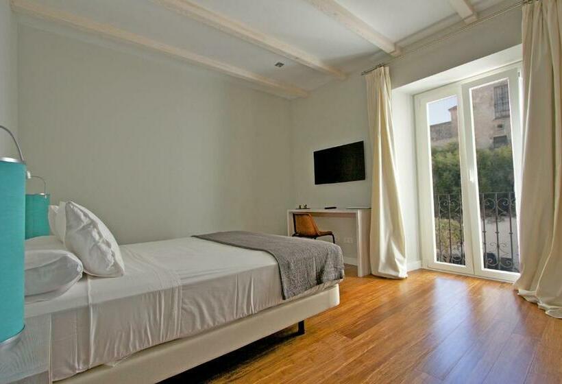 اتاق پرمیوم, Aristoy