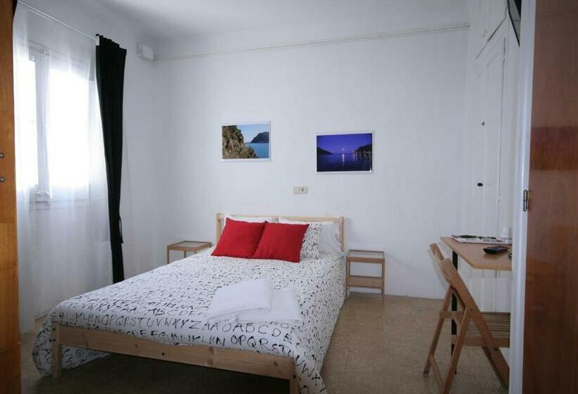 标准三人间共用浴室, Hostal Juventus