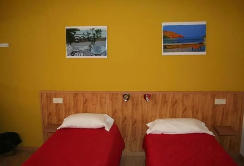 Standard Kolmen Hengen Huone Jaettu kylpyhuone, Hostal Juventus