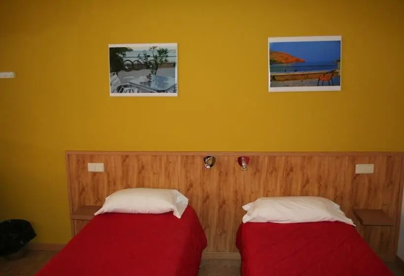 Standard Kolmen Hengen Huone Jaettu kylpyhuone, Hostal Juventus