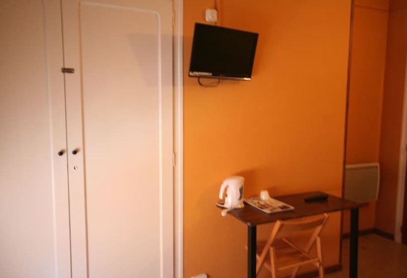 Трехместный Номер Стандарт Совместная Ванная, Hostal Juventus