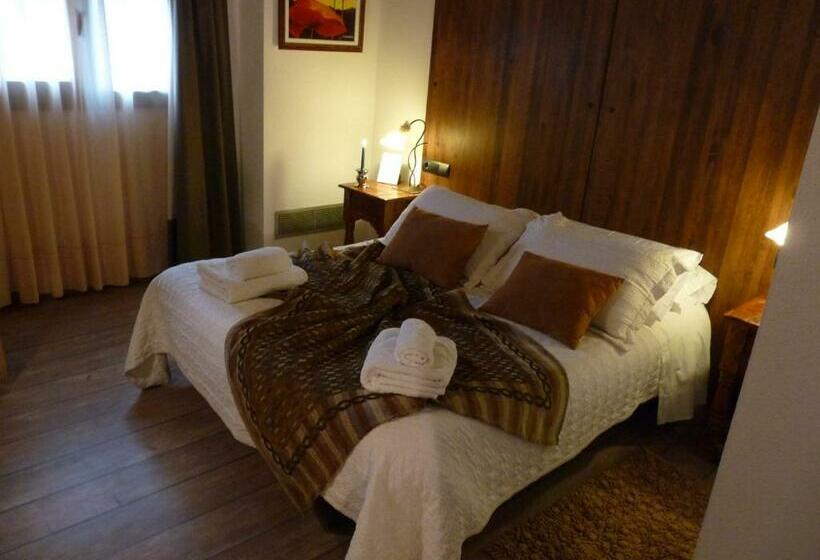 标准间, Masia Tinet