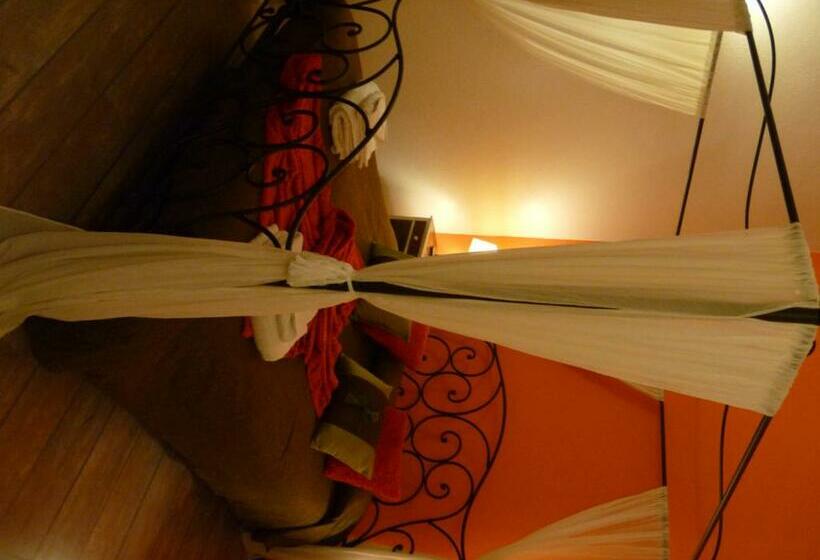 标准间, Masia Tinet