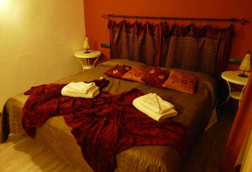 标准间, Masia Tinet