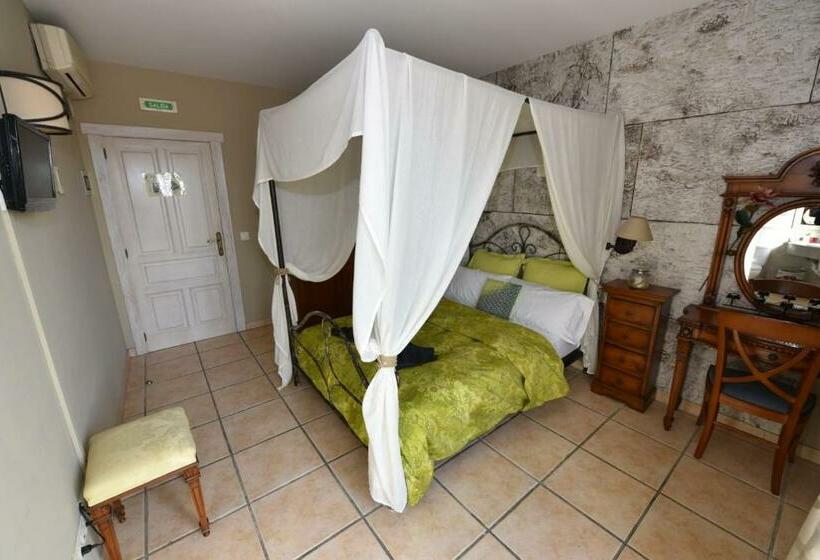 اتاق سوپریور با وان آب گرم, Rural El Castillo