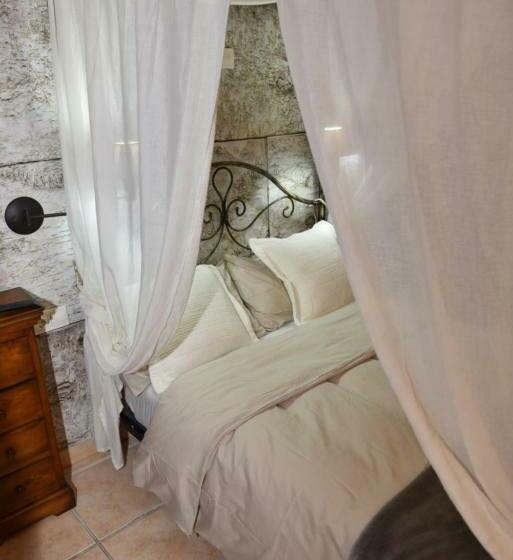 اتاق سوپریور با وان آب گرم, Rural El Castillo