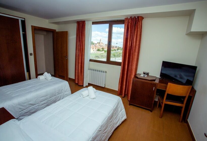 غرفة قياسية, Villa De Cárcar