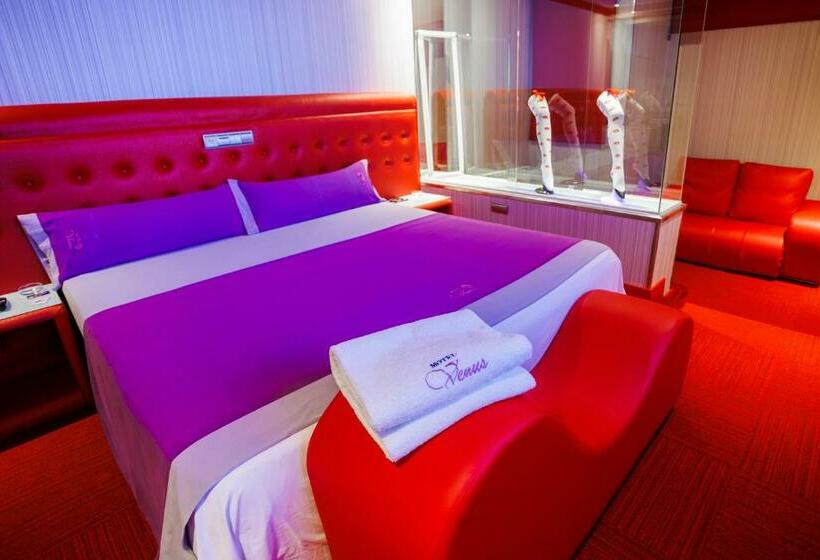 سوئیت با وان آب گرم, Motel Venus Pontevedra