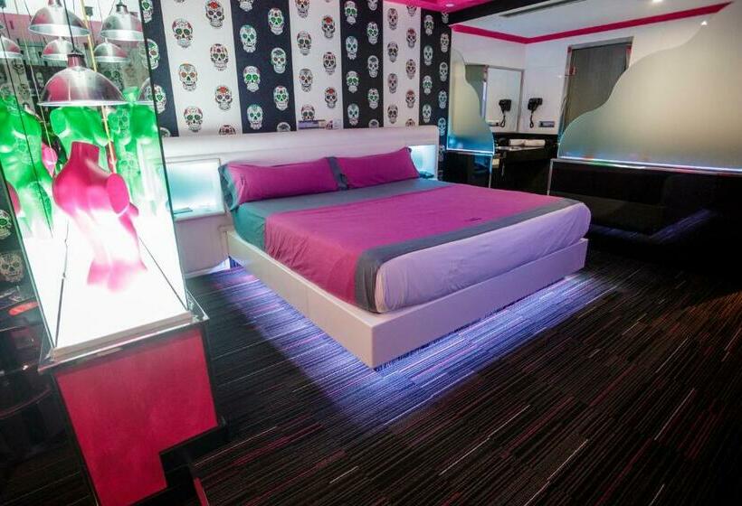 سوئیت با وان آب گرم, Motel Venus Pontevedra