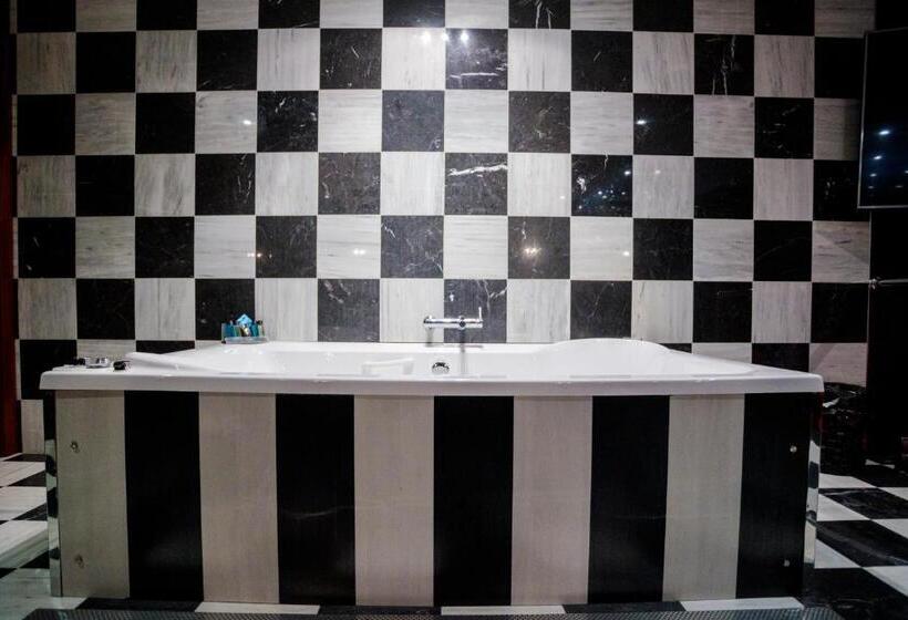 سوئیت با تخت بزرگ, Motel Venus Pontevedra