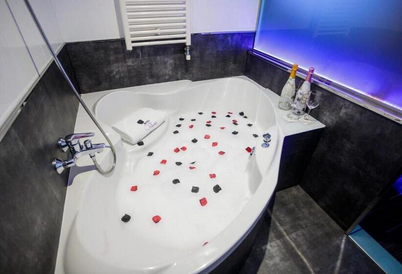 سوئیت با وان آب گرم, Motel Venus Pontevedra