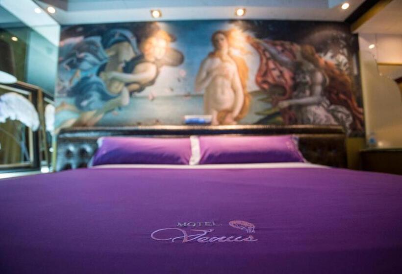 سوئیت با وان آب گرم, Motel Venus Pontevedra