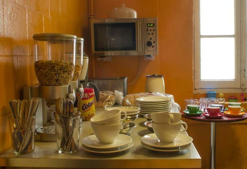 اتاق استاندارد با سرویس بهداشتی مشترک, Pensión Blanca B&b