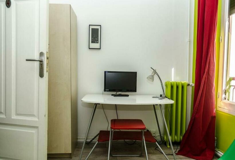 اتاق استاندارد با سرویس بهداشتی مشترک, Pensión Blanca B&b