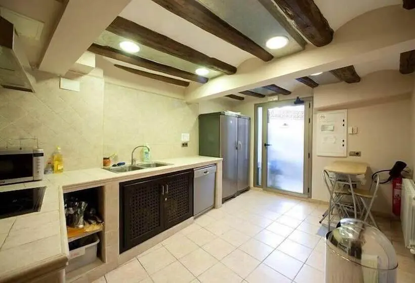 Vuode Makuusalissa, Somianatura Hostel