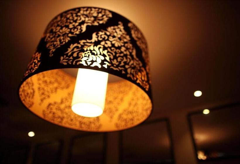 高级三人间, Highnest