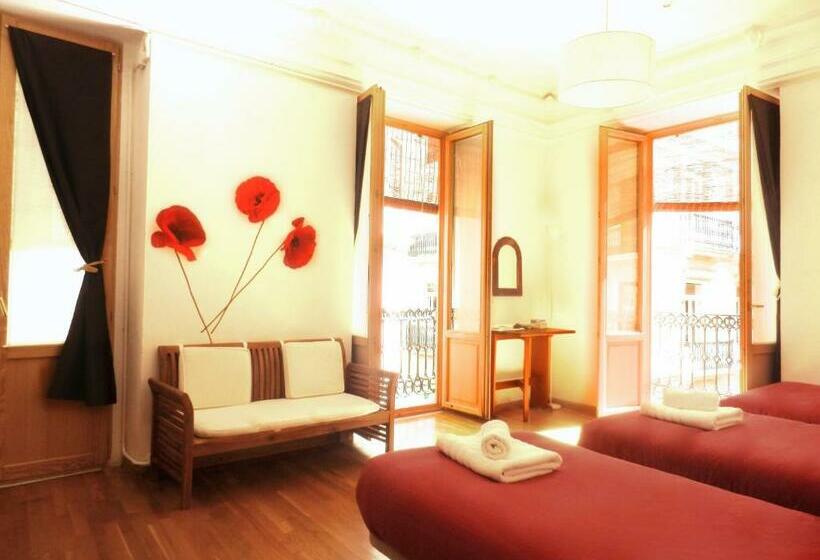 اتاق استاندارد سه تخته با سرویس بهداشتی مشترک, Kasa Katia Guest House