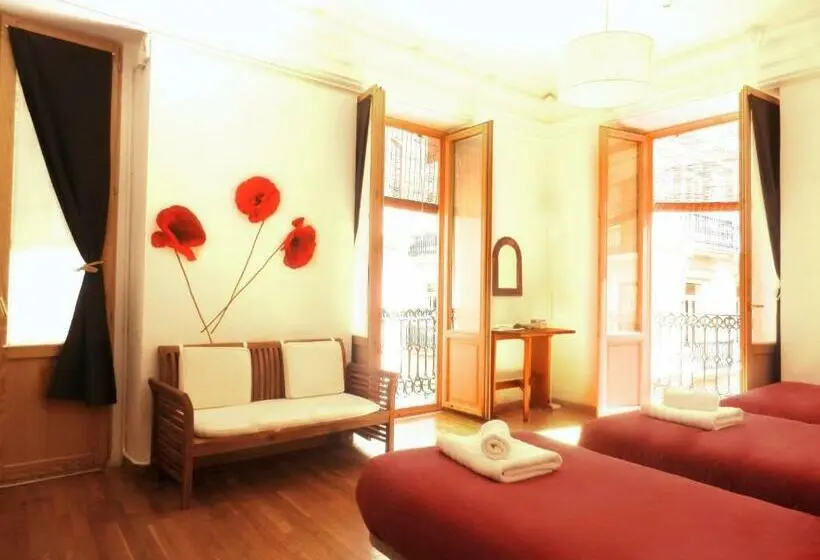 اتاق استاندارد سه تخته با سرویس بهداشتی مشترک, Kasa Katia Guest House