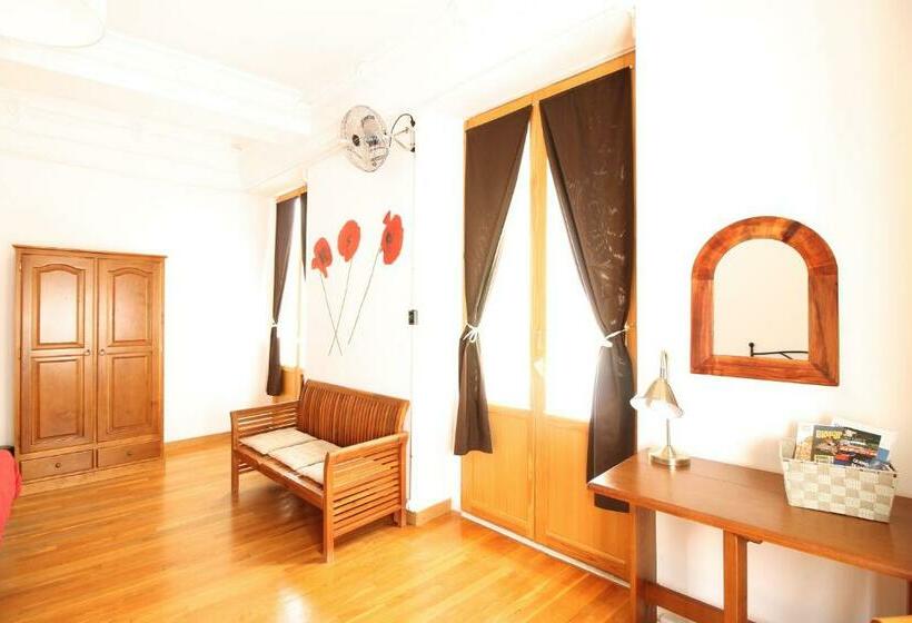 اتاق استاندارد سه تخته با سرویس بهداشتی مشترک, Kasa Katia Guest House