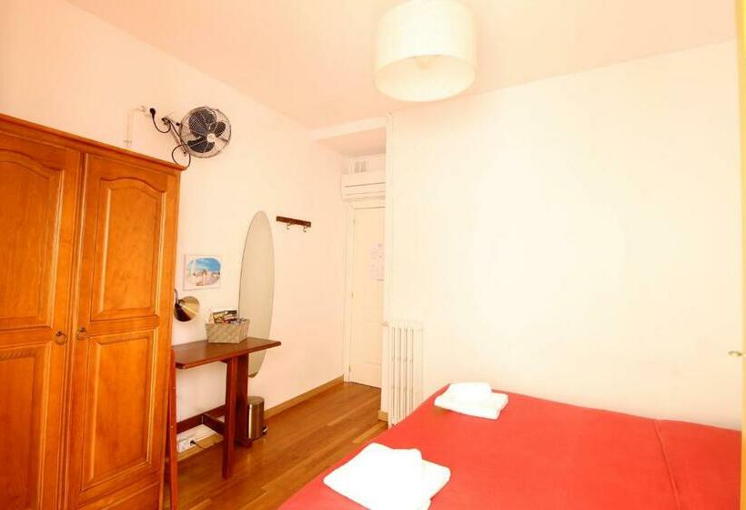 اتاق استاندارد با سرویس بهداشتی مشترک, Kasa Katia Guest House