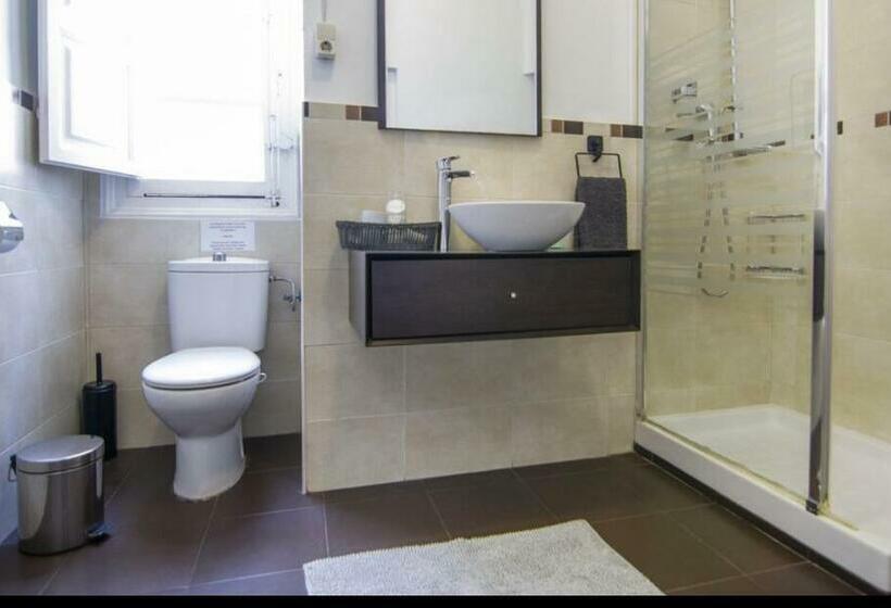 اتاق استاندارد با سرویس بهداشتی مشترک, Kasa Katia Guest House