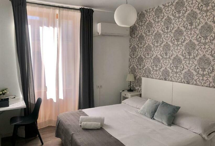 اتاق استاندارد با سرویس بهداشتی مشترک, Kasa Katia Guest House