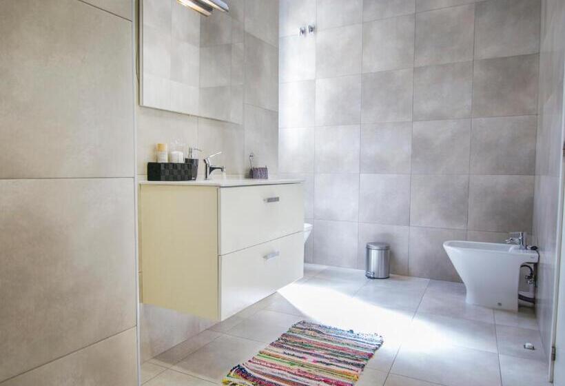 اتاق خانوادگی, Kasa Katia Guest House