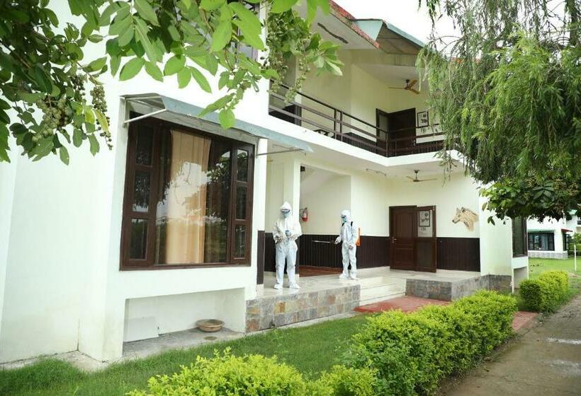 디럭스 룸, Corbett Treat Resort