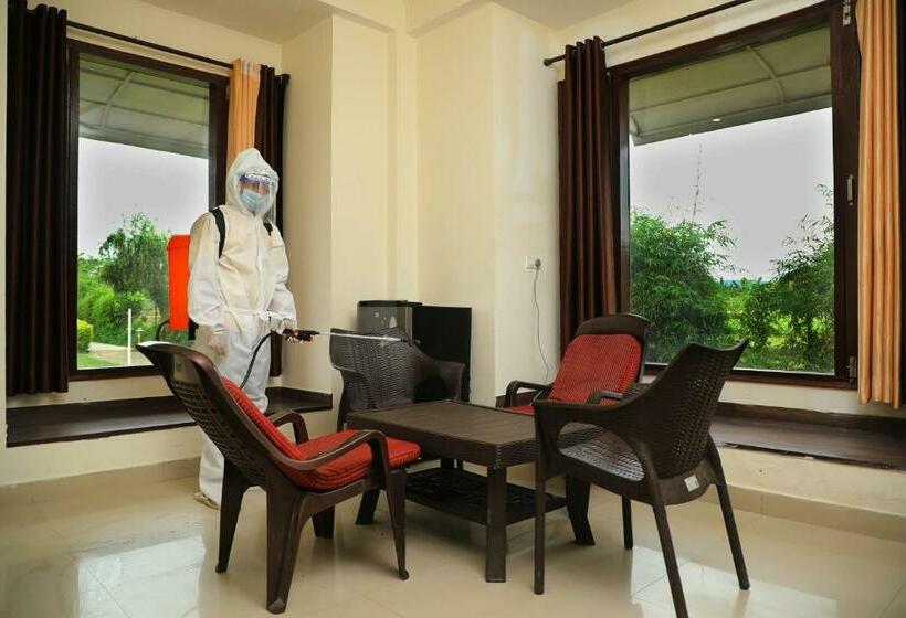 اتاق لوکس, Corbett Treat Resort