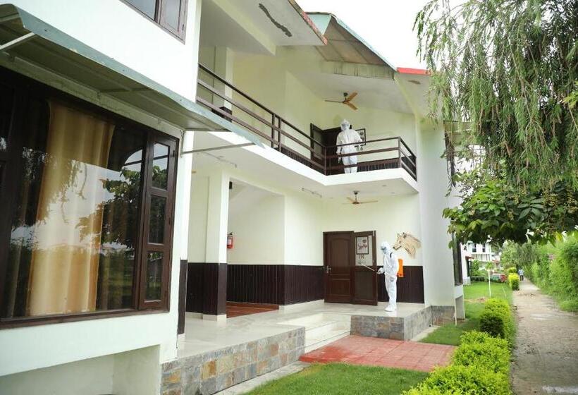 اتاق لوکس, Corbett Treat Resort