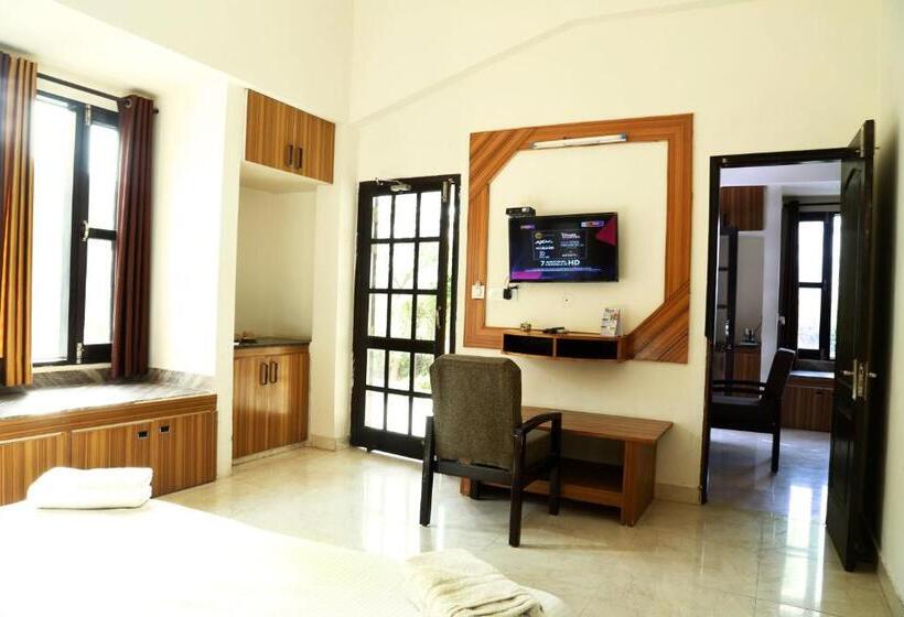패밀리 스위트, Corbett Treat Resort