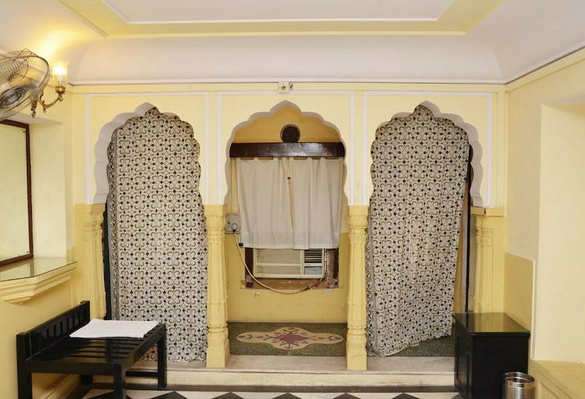 חדר דלוקס, Karnot Mahal