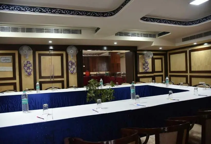 Deluxe Zimmer, Simran Pride, Raipur