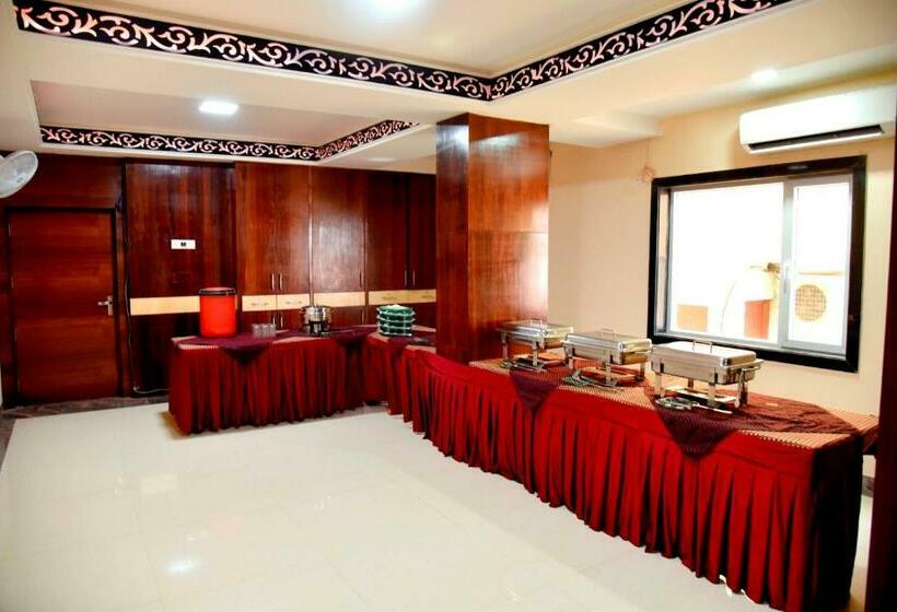 Номер Deluxe, Simran Pride, Raipur