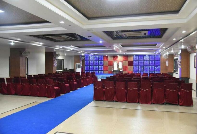 غرفة ديلوكس, Simran Pride, Raipur