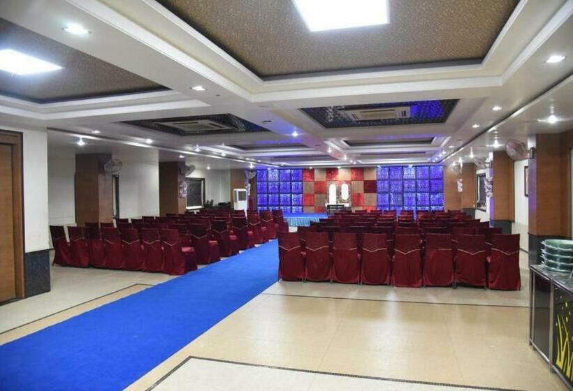 غرفة ديلوكس, Simran Pride, Raipur