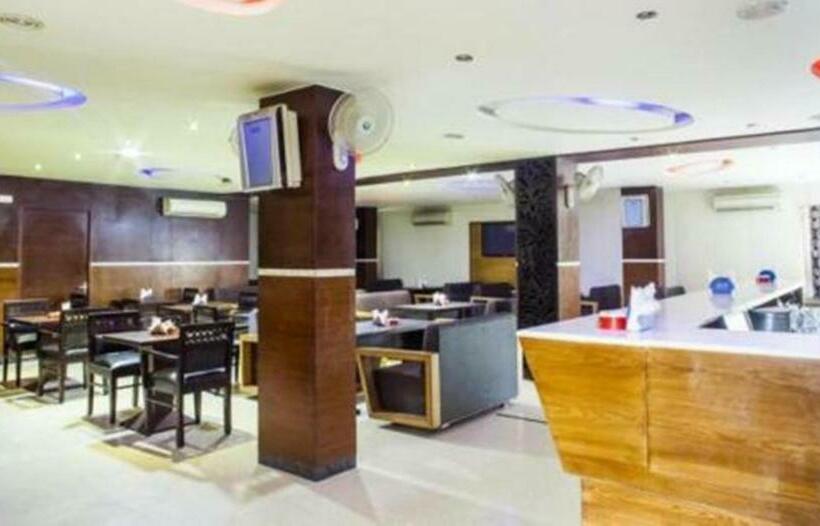 غرفة ديلوكس, Simran Pride, Raipur