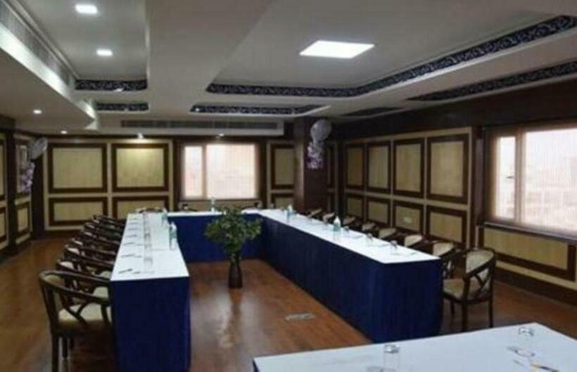 غرفة ديلوكس, Simran Pride, Raipur