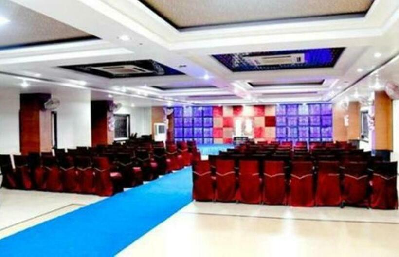 Номер Deluxe, Simran Pride, Raipur