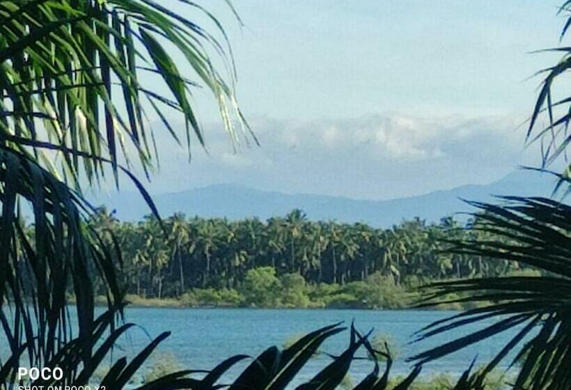 جناح جونيور مطل علي البحيرة, Blue Waters