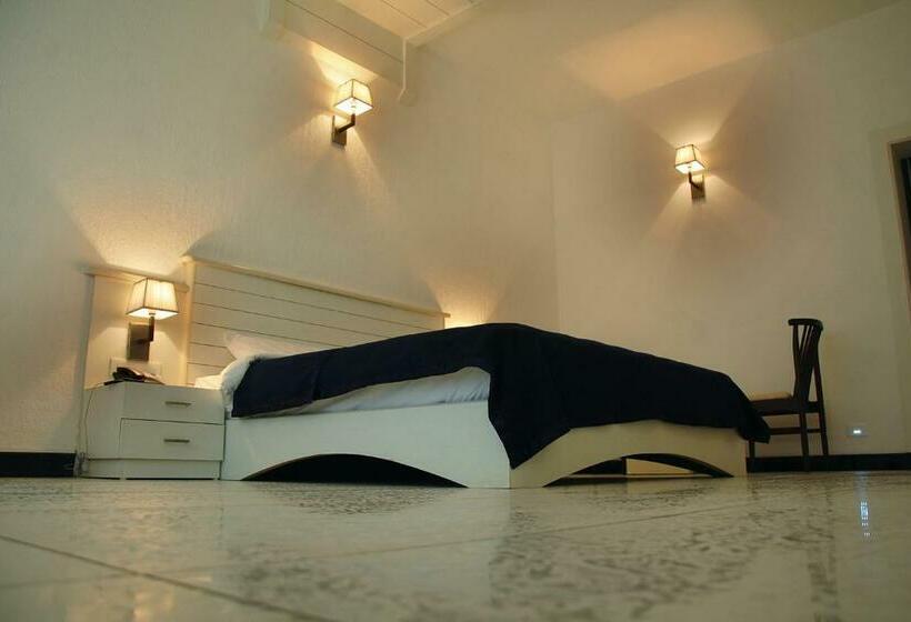 غرفة قياسية, Blue Waters